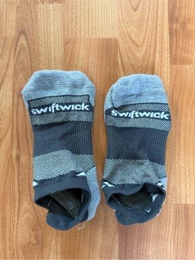 Swiftwick ankle socks sz S